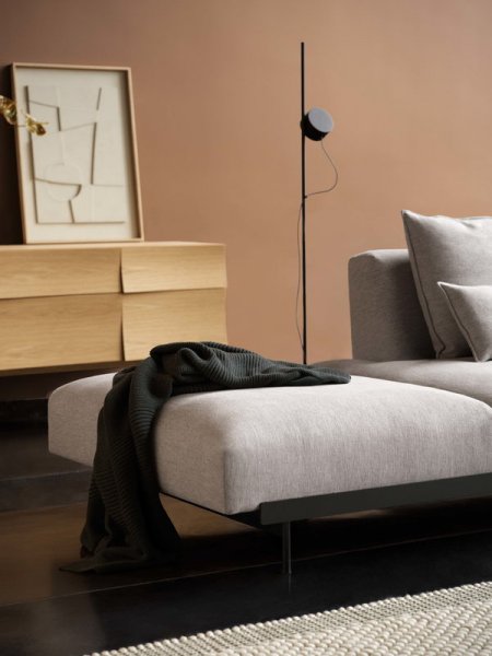Muuto ポストフロアランプ　Post floor lamp black ポストフロアランプの通販 | 家具・インテリア通販 MAARKET