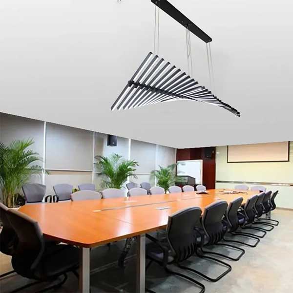 デザイン照明　モダンLEDペンダントライト　ブラック／ホワイト（W480～1900mm）