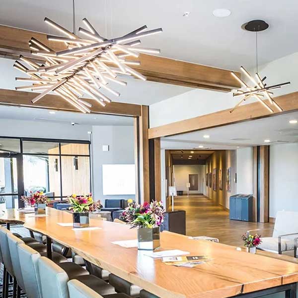 デザイン照明　モダンLEDペンダントライト　ブラック／ホワイト（W480～1900mm）