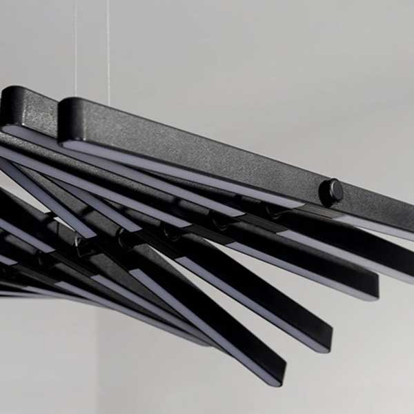 デザイン照明　モダンLEDペンダントライト　ブラック／ホワイト（W470mm）