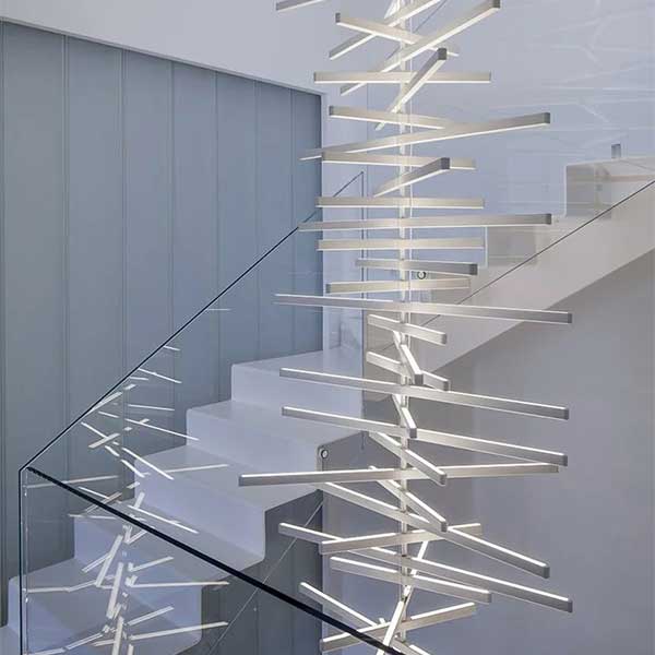 デザイン照明　モダンLEDペンダントライト　ブラック／ホワイト（W470mm）