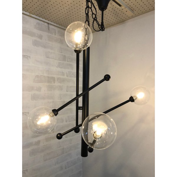 4台在庫有！】ガラスボールシェードペンダントライト4灯ブラック（φ720