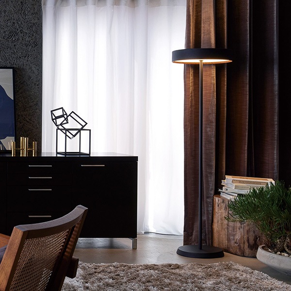 グローLEDフロアランプ「Glow LED-floor lamp」ブラック／ホワイト（Φ380×H1500mm）