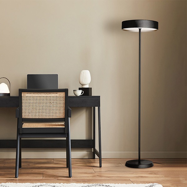 グローLEDフロアランプ「Glow LED-floor lamp」ブラック／ホワイト（Φ380×H1500mm）