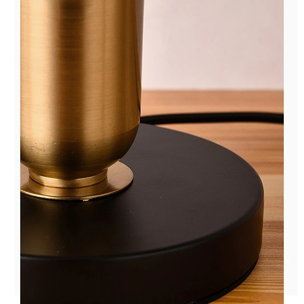 【リーズナブル】デザイン照明　モダンテーブルライト　ブラック・ホワイト（φ250×H470mm）