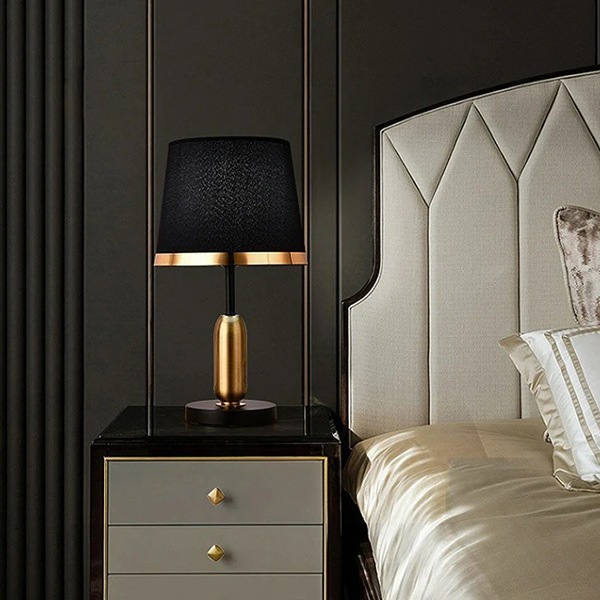 【リーズナブル】デザイン照明　モダンテーブルライト　ブラック・ホワイト（φ250×H470mm）