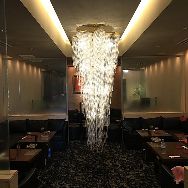 【1台在庫有！】【LA LUCE】大型クリスタルラインシャンデリア22灯 (Φ900×H2200mm)