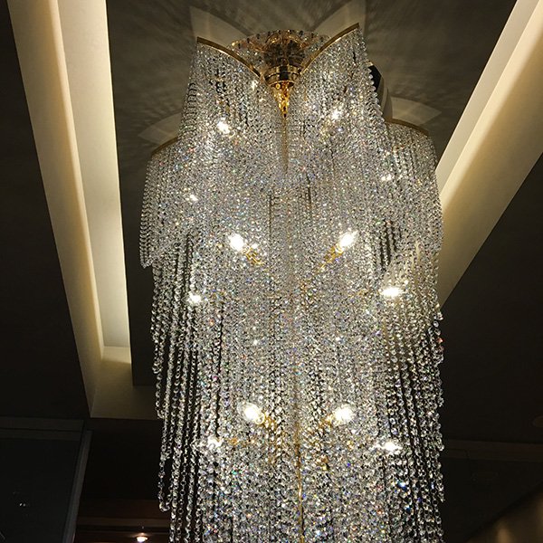 【1台在庫有！】【LA LUCE】大型クリスタルラインシャンデリア22灯 (Φ900×H2200mm)