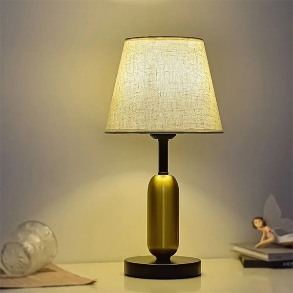 デザイン照明　モダンテーブルライト　ホワイト・4タイプ（φ200×H390／400mm）