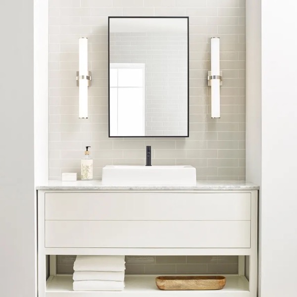 【TECH LIGHTING】アメリカ・ウォールライト「Lynk 24 Bath」シルバー(W610×D77×H117mm)