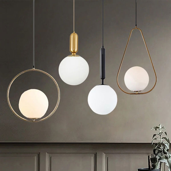 【リーズナブル】ガラスボールデザインペンダントライト 1灯 ゴールド／ブラック