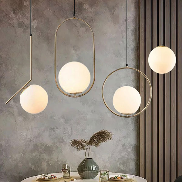 【リーズナブル】ガラスボールデザインペンダントライト 1灯 ゴールド／ブラック