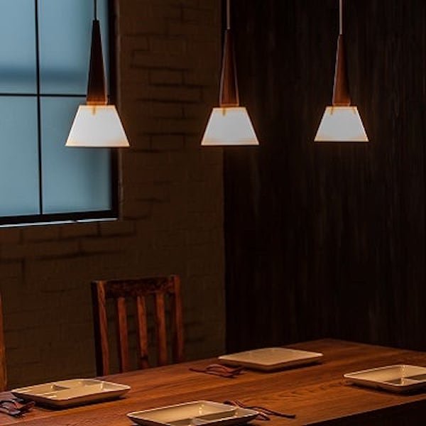 【MOARE】日本製・飛騨木のサステナブルな木製照明  「ティーポペンダント（ウォルナット／乳白ガラス）」ペンダントライト 1灯(Φ156×H313mm)