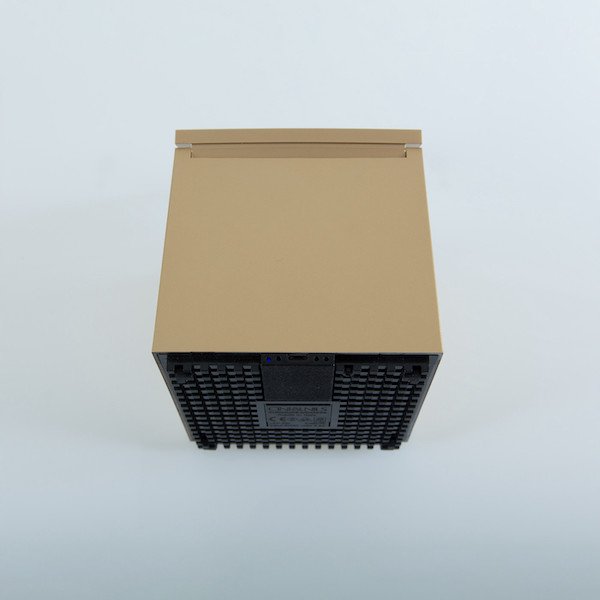 【Cini＆Nils】イタリア・インテリア照明「Cuboluce Wireless」テーブルライト マットゴールド（W100×H110mm）