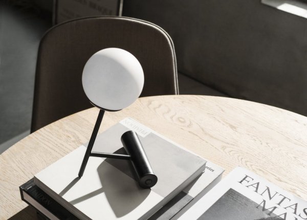 【Menu】「Phare LED table lamp, burned red」テーブルランプ バーンドレッド(Φ135×W130×H230mm)