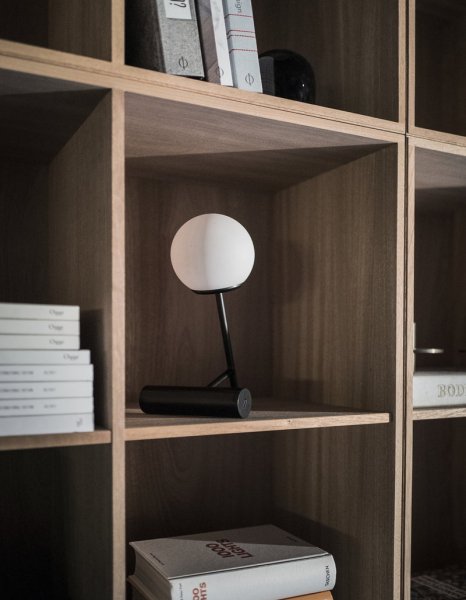 【Menu】「Phare LED table lamp, burned red」テーブルランプ バーンドレッド(Φ135×W130×H230mm)