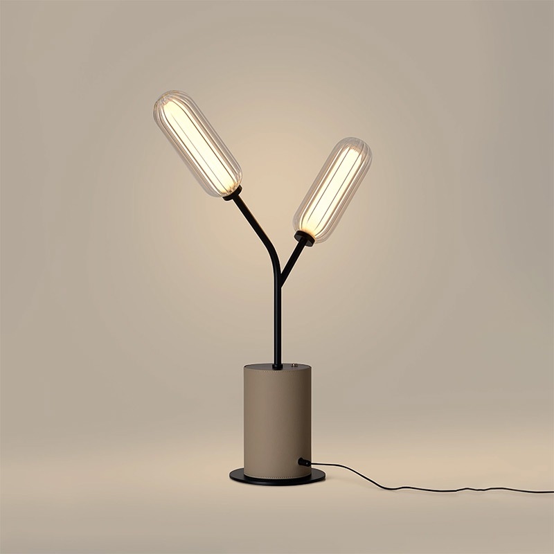 【aromas】 スペイン・インテリア照明「LARI」テーブルライト ブラック／ブラウン／グレー／オレンジ (H695mm)