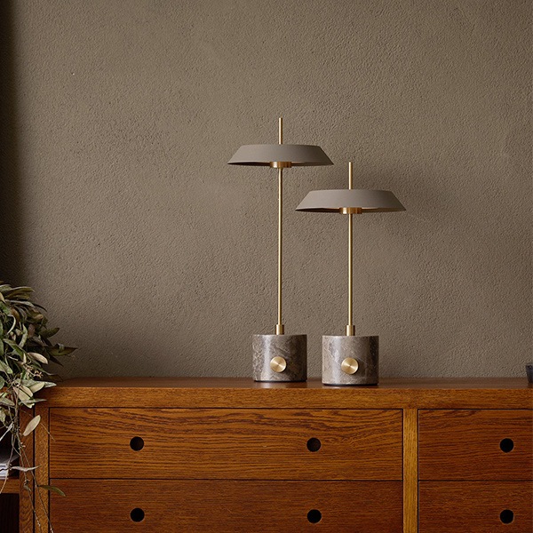 イノセンスLEDテーブルランプ L「Innocence LED-table lamp (L)」ブラック／グレージュ／ホワイト（φ170×H420mm）