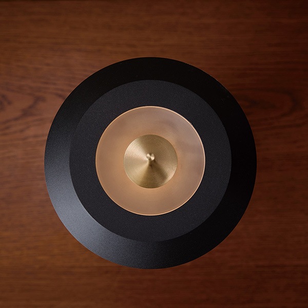 イノセンスLEDテーブルランプ L「Innocence LED-table lamp (L)」ブラック／グレージュ／ホワイト（φ170×H420mm）