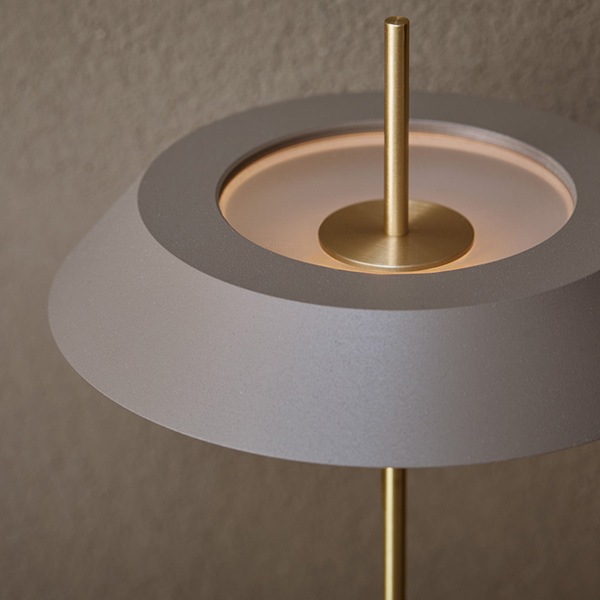 イノセンスLEDテーブルランプ L「Innocence LED-table lamp (L)」ブラック／グレージュ／ホワイト（φ170×H420mm）