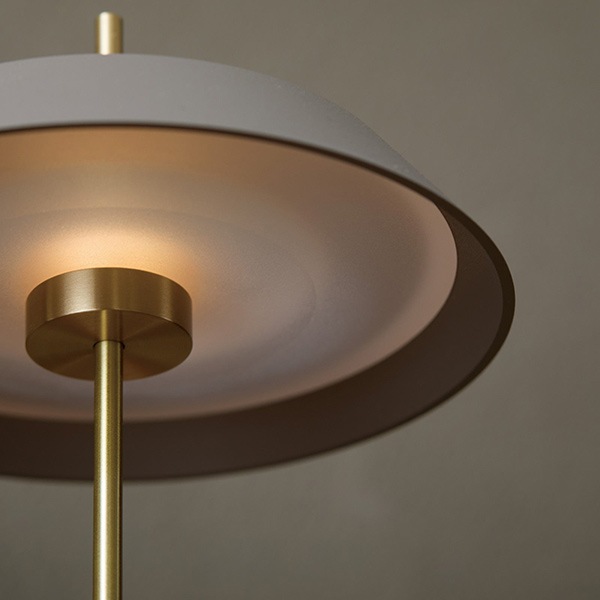 イノセンスLEDテーブルランプ L「Innocence LED-table lamp (L)」ブラック／グレージュ／ホワイト（φ170×H420mm）