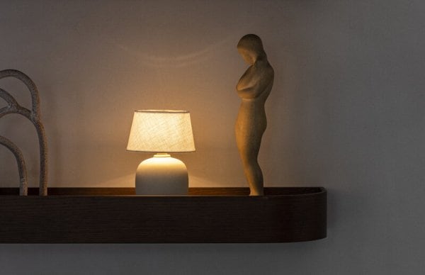 【Menu】北欧デザイン照明「Torso Portable table lamp, sand」テーブルライト(Φ120×H200mm)