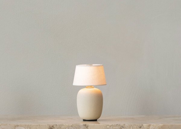 【Menu】北欧デザイン照明「Torso Portable table lamp, sand」テーブルライト(Φ120×H200mm)