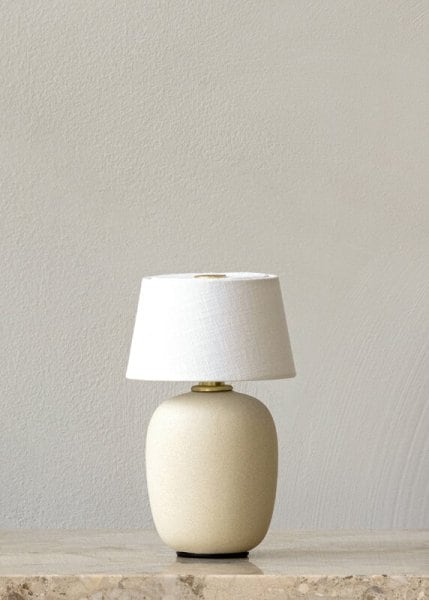 【Menu】北欧デザイン照明「Torso Portable table lamp, sand」テーブルライト(Φ120×H200mm)