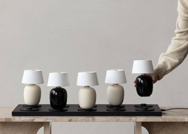 【Menu】北欧デザイン照明「Torso Portable table lamp, black」テーブルライト(Φ120×H200mm)