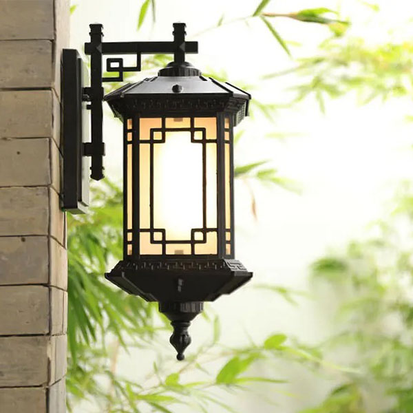 リーズナブル】屋外用 デザイン照明 アンティーク調ウォールライト 1灯