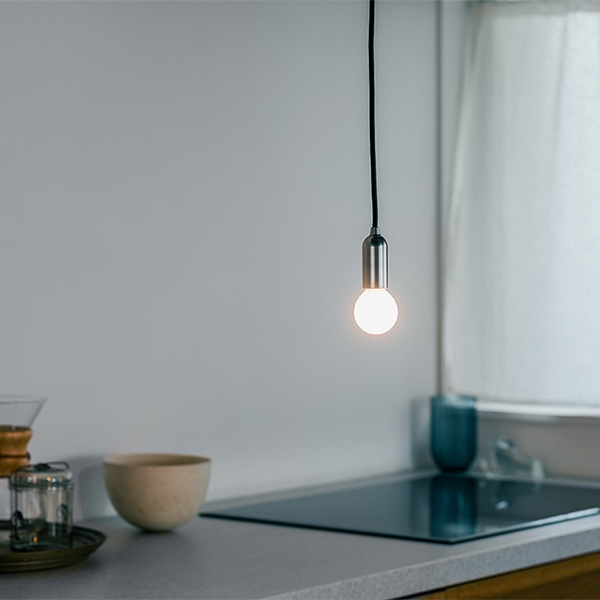 【国内メーカー】デザイン照明「muni」ペンダントライト　シルバー（φ30×H70mm）