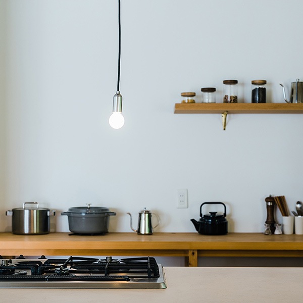 【国内メーカー】デザイン照明「muni」ペンダントライト　シルバー（φ30×H70mm）