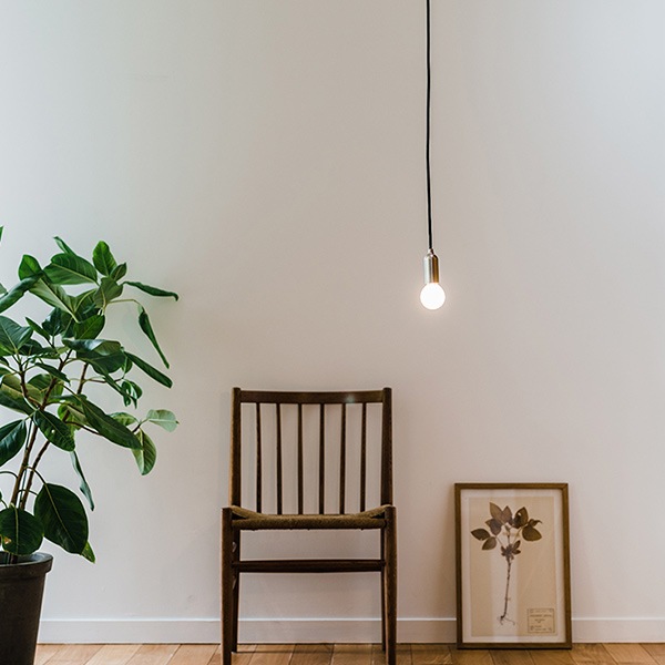 【国内メーカー】デザイン照明「muni」ペンダントライト　シルバー（φ30×H70mm）