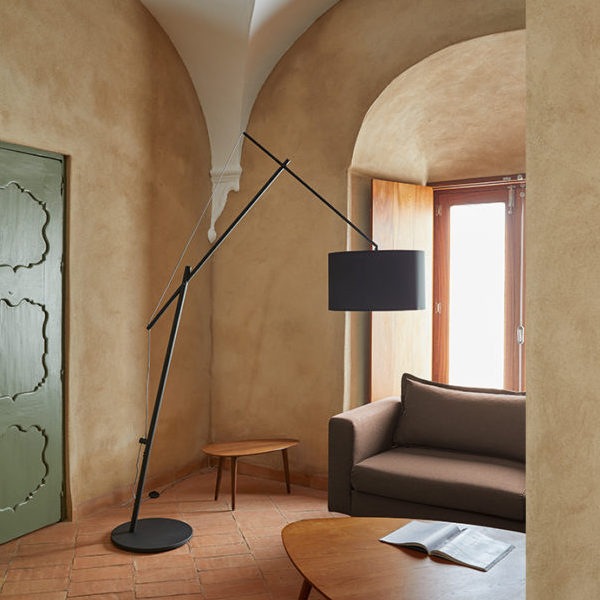 【aromas】 スペイン・インテリア照明「ARIO」フロアライト 1灯 ブラック (W1614×H2016mm)
