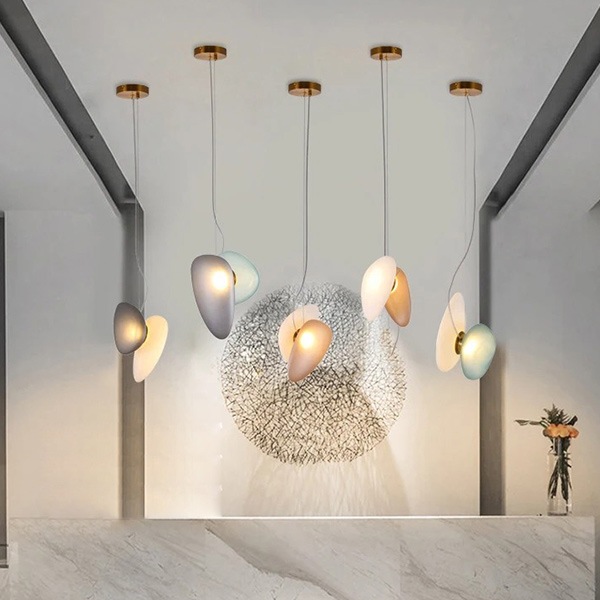 【1台在庫有！】【リーズナブル】デザイン照明　LEDペンダントライト　ブルー×ホワイト（W350×H400mm） 