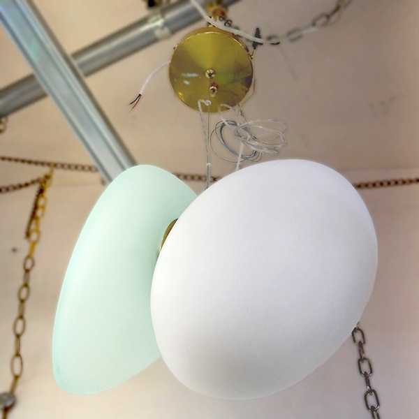 【1台在庫有！】【リーズナブル】デザイン照明　LEDペンダントライト　ブルー×ホワイト（W350×H400mm） 