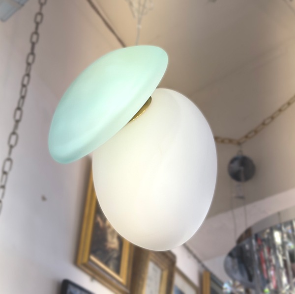 【1台在庫有！】【リーズナブル】デザイン照明　LEDペンダントライト　ブルー×ホワイト（W350×H400mm） 