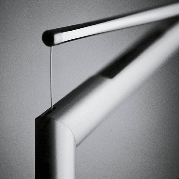【VIBIA】 スペイン・デザイン照明「Balance」フロアライト ブラック/シルバー(W2600×H2100mm)