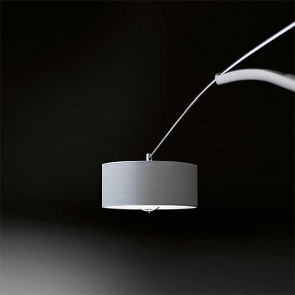 【VIBIA】 スペイン・デザイン照明「Balance」フロアライト　ブラック／シルバー（W2150×H2100mm）