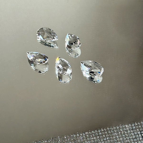 【SWAROVSKI】【SPECTRA】《希少品 1箱限り》スワロフスキークリスタルパーツ　ドロップ（28mm）※開封済み