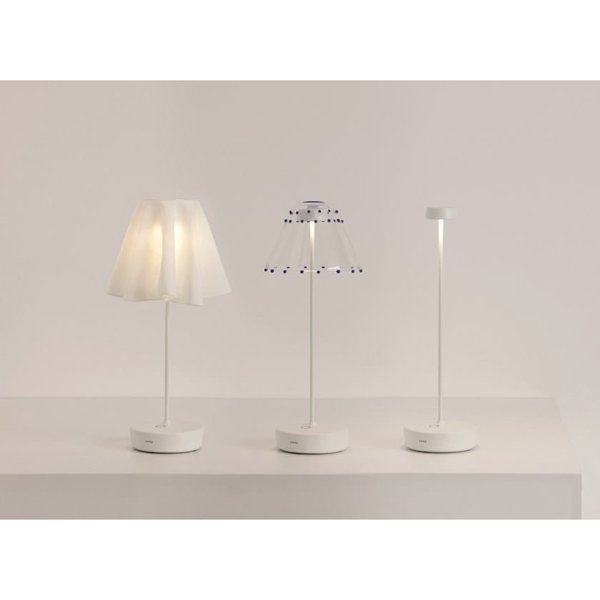 【50％OFF！アウトレット大特価セール】 【2台在庫有！】【zafferano】イタリア・ガラスカバー LED充電式テーブルライト スワップ プロ用 ブルー （Φ130×90mm）