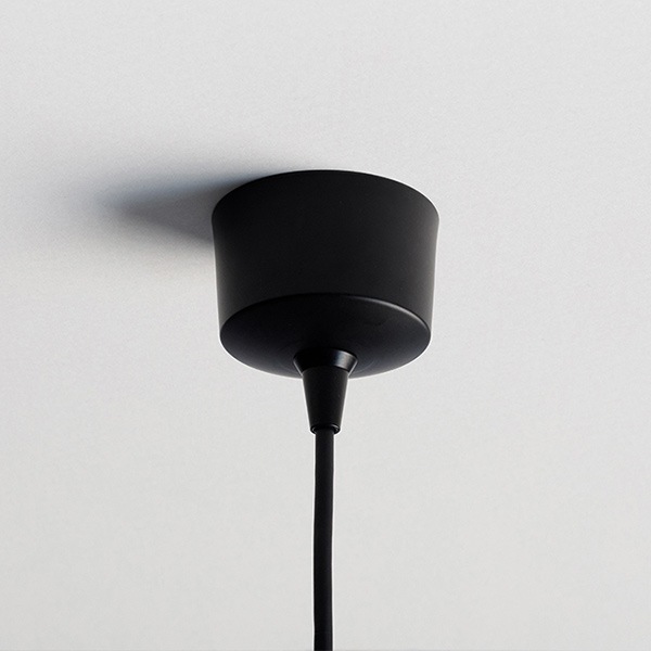 【国内メーカー】デザイン照明「muni」フラットシェードペンダントライト　ゴールド（φ195×H88mm）