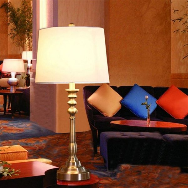 【廃番】テーブルランプ 1灯 ゴールド（W320×H700mm）