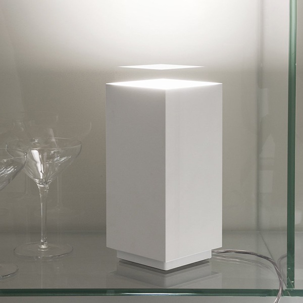【Nemo Lighting】イタリア・デザイン照明「Prism」テーブルライト　ホワイト（W120×D120×H260mm）