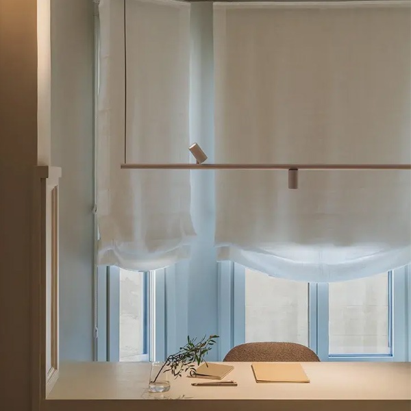 【VIBIA】 スペイン・ショップレール照明「Circus」スポットライト　ブラック／ベージュ 配光角度：Narrow（14°）（φ40×W170×D70mm）