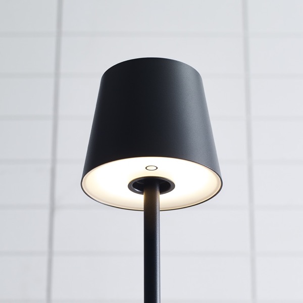 【TECH LIGHTING】アメリカ・フロアライト「Nevis Medium Rechargeable Floor Lamp」ブラック（W204×D204×H1245mm）
