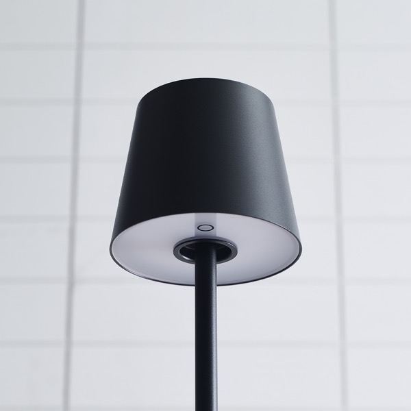 【TECH LIGHTING】アメリカ・フロアライト「Nevis Medium Rechargeable Floor Lamp」ブラック（W204×D204×H1245mm）