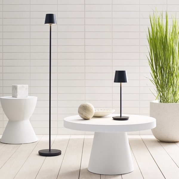 【TECH LIGHTING】アメリカ・フロアライト「Nevis Medium Rechargeable Floor Lamp」ブラック（W204×D204×H1245mm）
