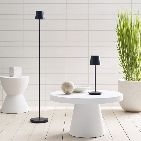 【TECH LIGHTING】アメリカ・フロアライト「Nevis Medium Rechargeable Floor Lamp」ブラック（W204×D204×H1245mm）