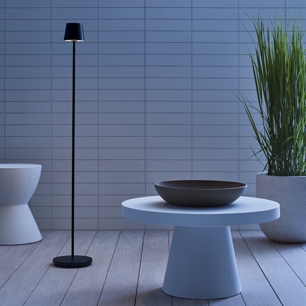 【TECH LIGHTING】アメリカ・フロアライト「Nevis Medium Rechargeable Floor Lamp」ブラック（W204×D204×H1245mm）